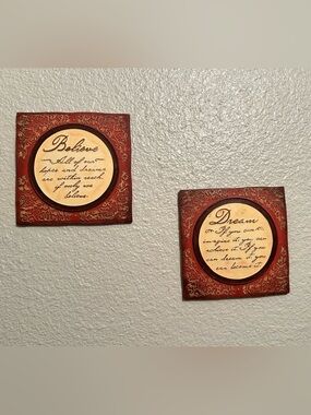 Set of 2 Decorative 'Believe' & 'Dream' Wall Plaques in Red and Cream